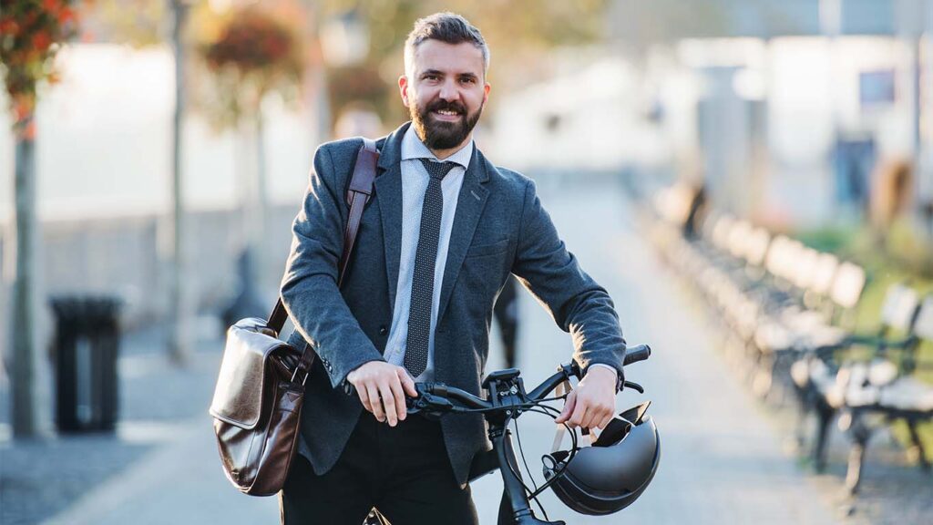 businessman-commuter-with-bicycle-walking-home-RDKSJ3E-copy
